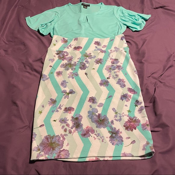 LuLaRoe Dresses & Skirts - Lularoe Cassie skirt, light grey and white with mint green